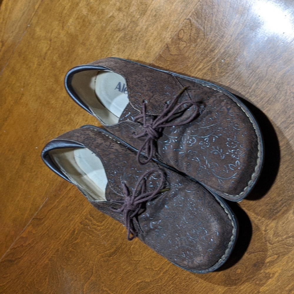 Alegria shoe size 40